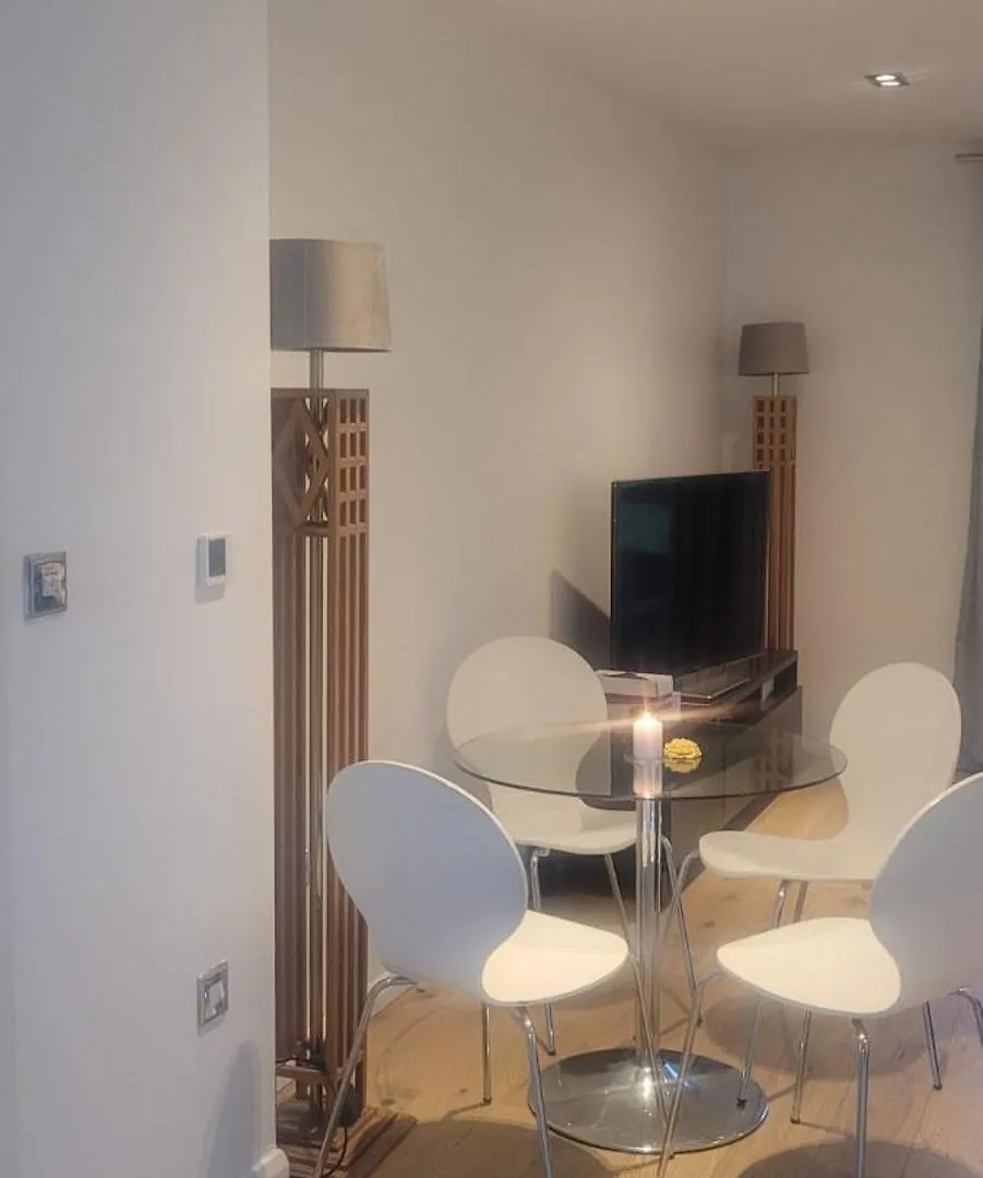 Canary Wharf O2 Tower Bridge Apartment London